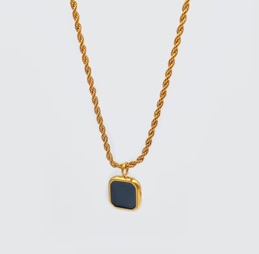 Luna Grace – Zeitlose Eleganz