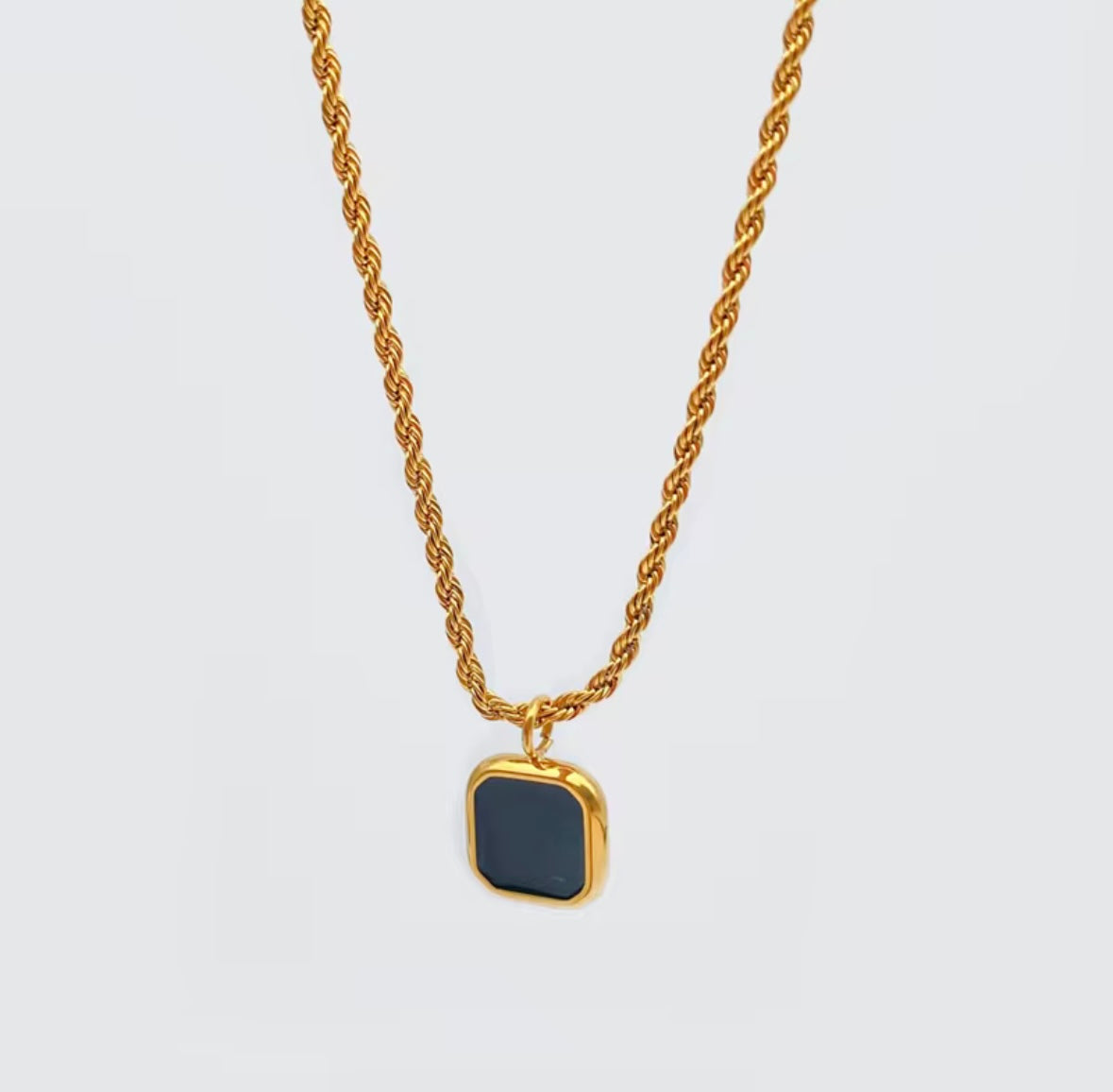 Luna Grace – Zeitlose Eleganz